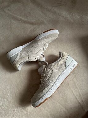 Reebok Classic Suede Sneakers in Light Beige “Extra Butter” M5.5 W7